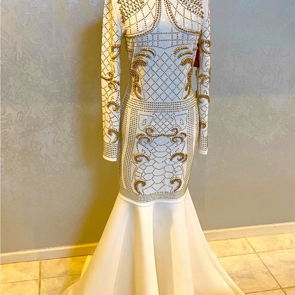 Formal dress - Picture 2 of 2